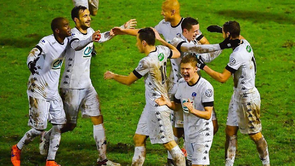 与之相对 与之相对