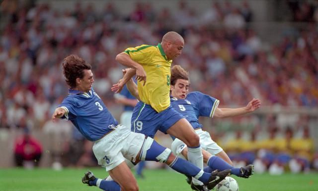 的舞台上展 的舞台上展