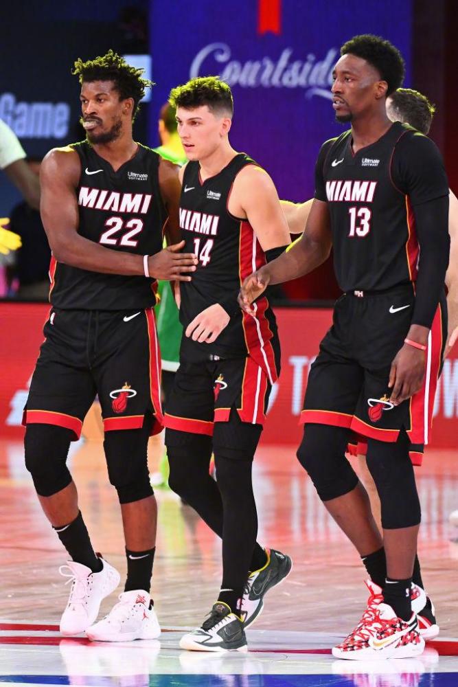 度燃起的辉 度燃起的辉