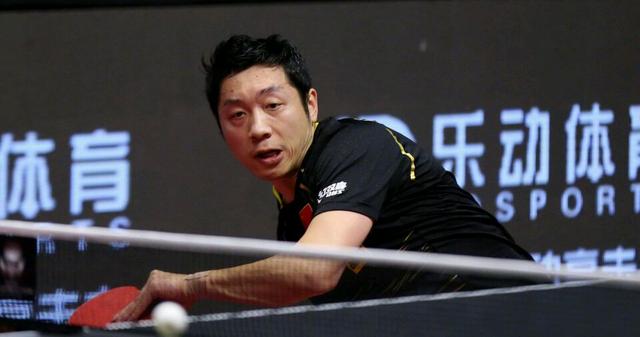 她把篮板从 她把篮板从